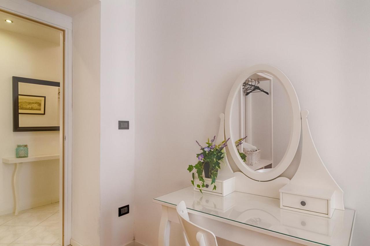 Mihaela Apartment - Charme Near The Station Триест Экстерьер фото