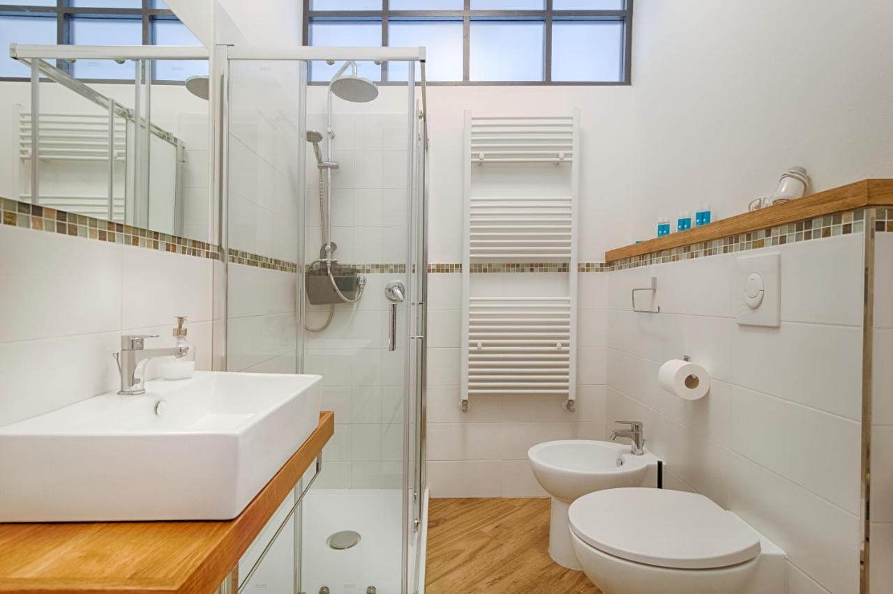 Mihaela Apartment - Charme Near The Station Триест Экстерьер фото