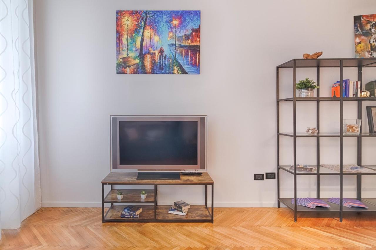 Mihaela Apartment - Charme Near The Station Триест Экстерьер фото
