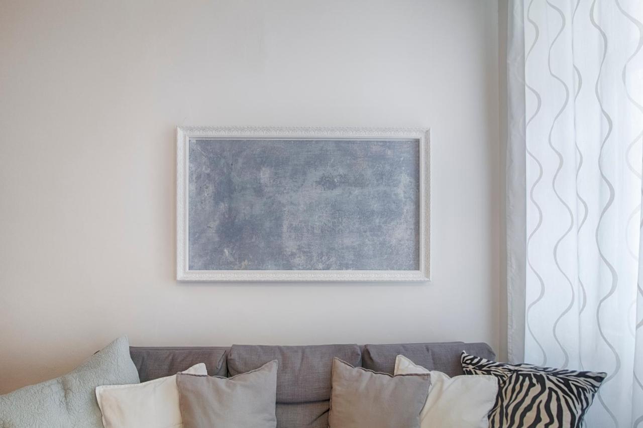 Mihaela Apartment - Charme Near The Station Триест Экстерьер фото