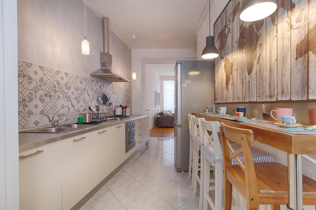 Mihaela Apartment - Charme Near The Station Триест Экстерьер фото